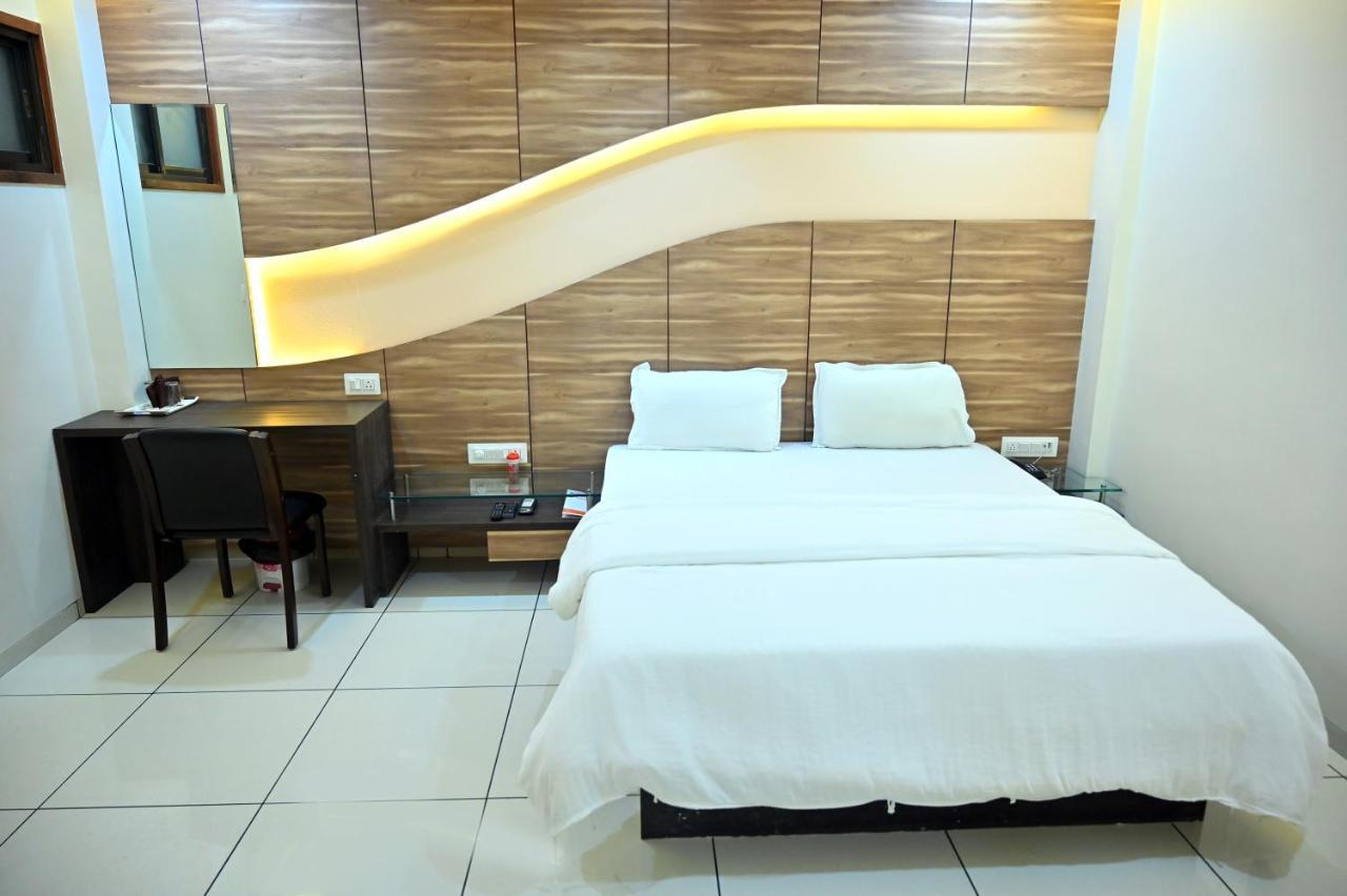 Hotel Aaram Umargām Extérieur photo